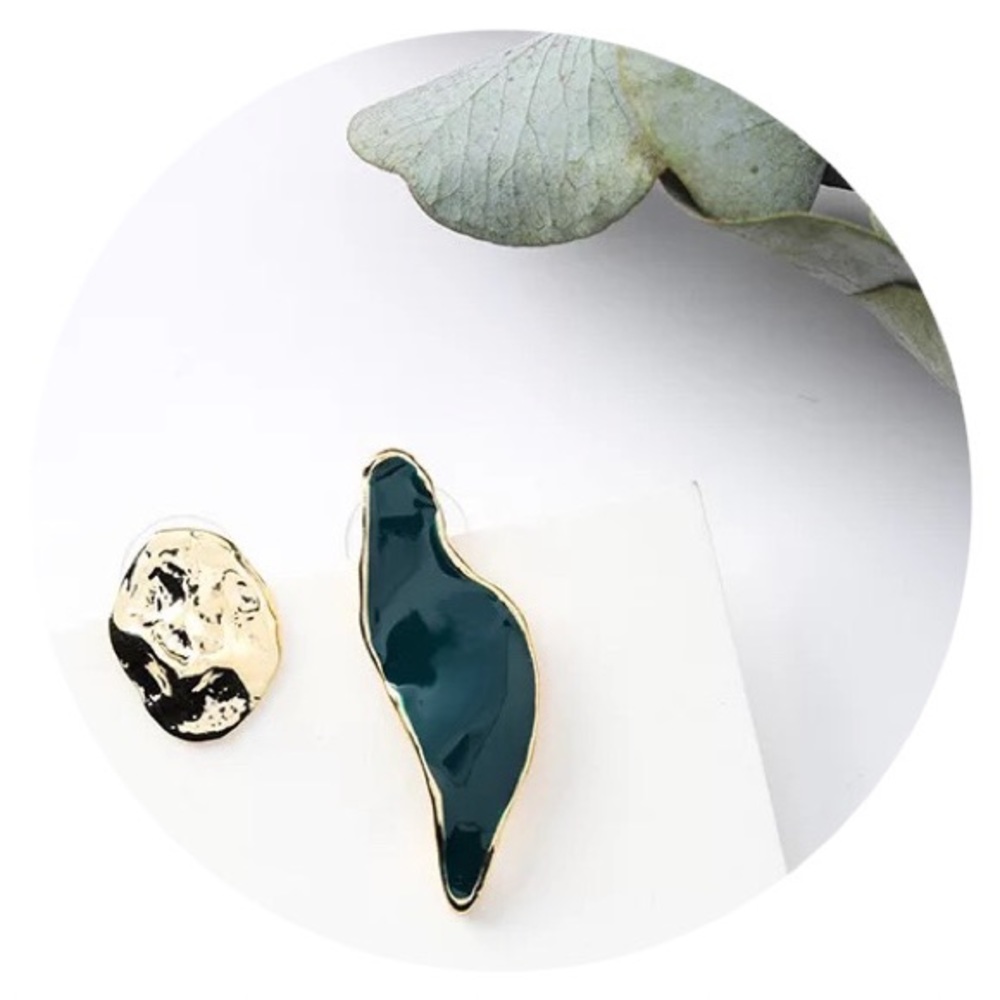 💚• Enamel Mismatch Studs •💚